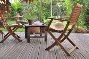 La terrasse en bois, un coin pour se détendre loin de tout